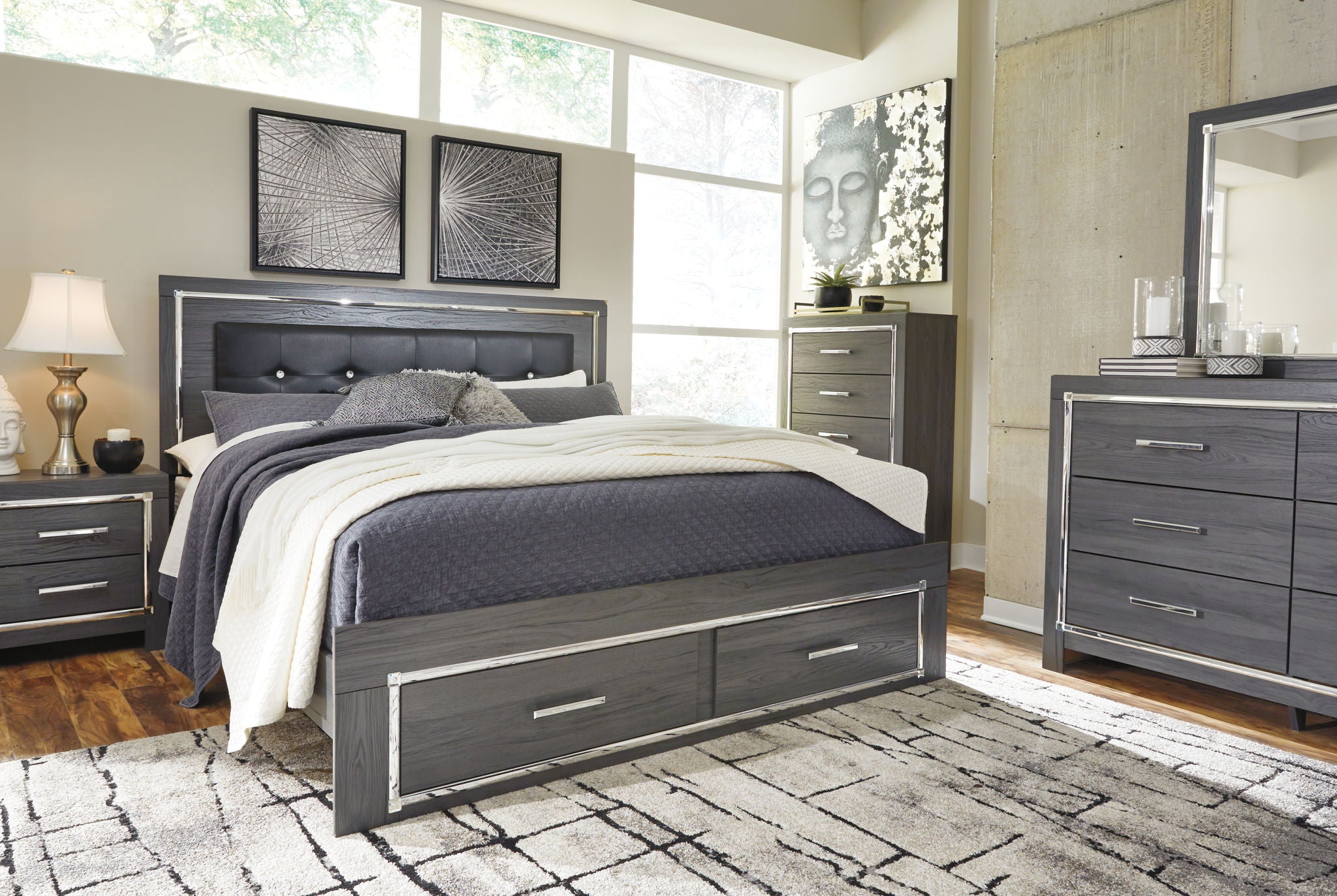 Lodanna - Panel Bed