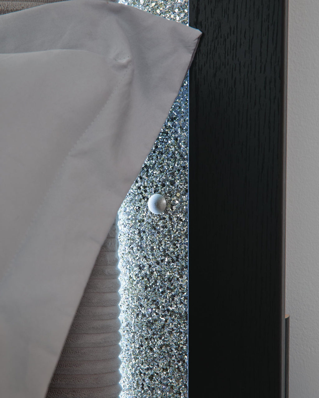 Maeling - Upholstered Panel Bed