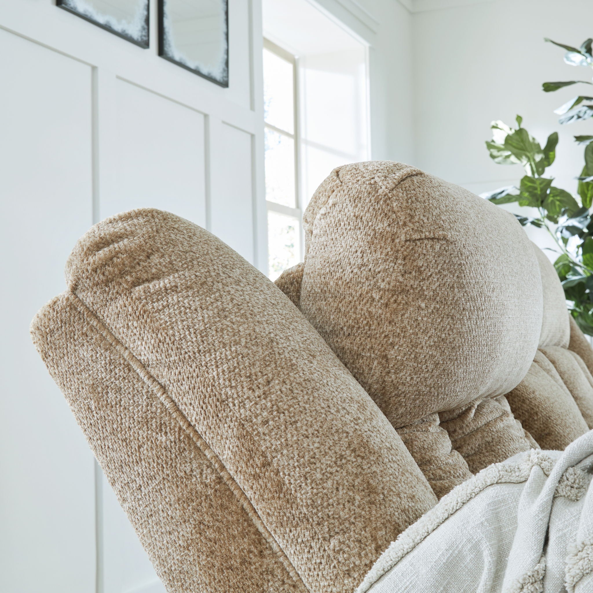 Tip-Off - Power Reclining Sofa With Adj Headrest