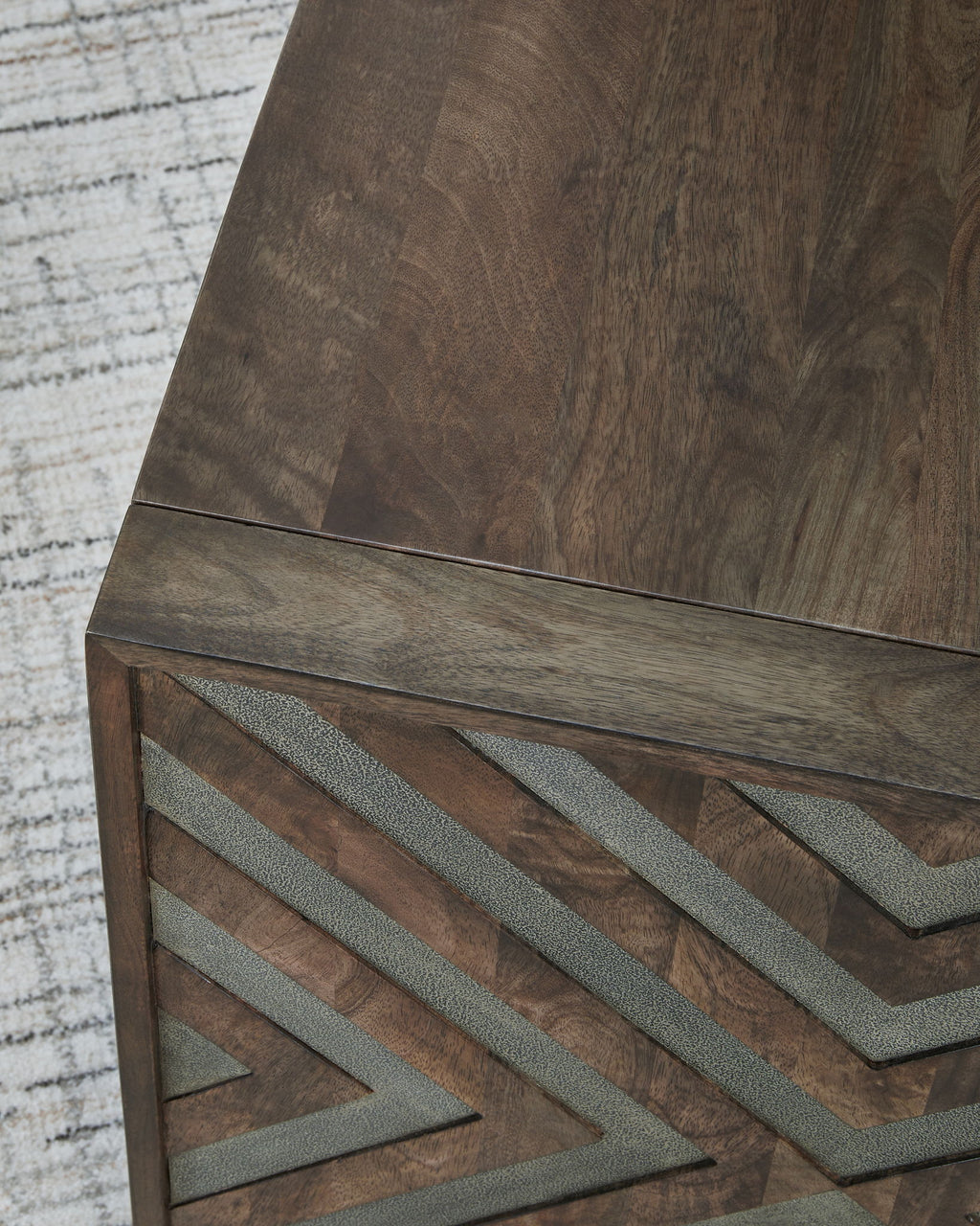 Dreggan - Square End Table - Brown