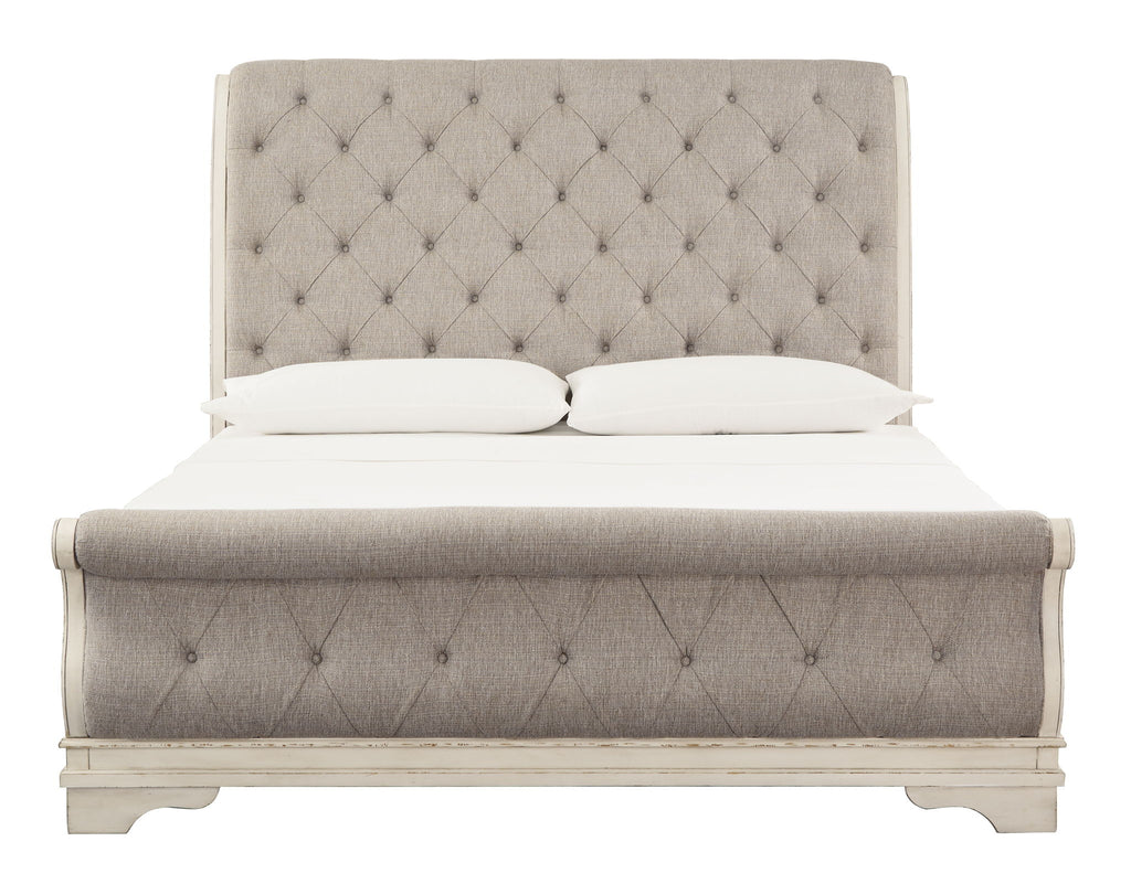 Realyn - Upholstered Sleigh Bed