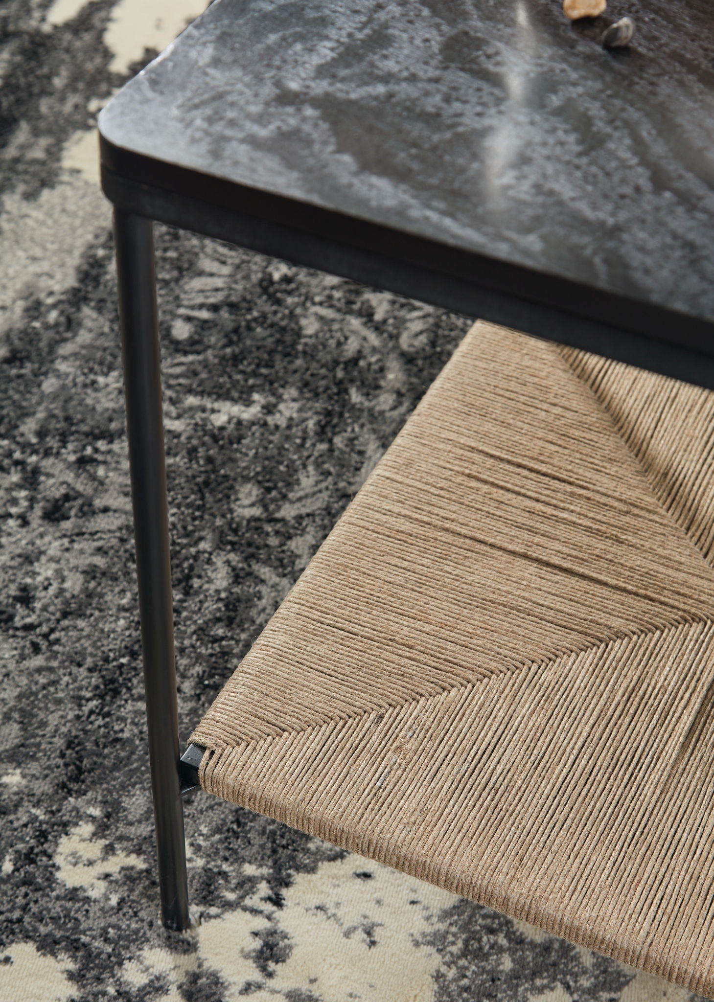 Minrich - Accent Table - Black / Natural