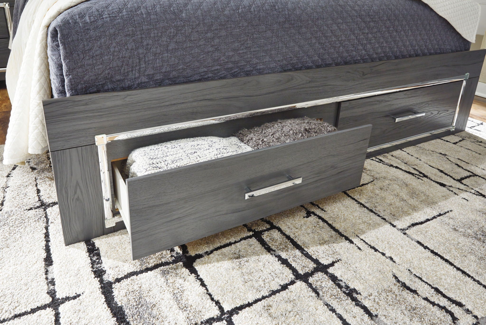 Lodanna - Storage Bed Set
