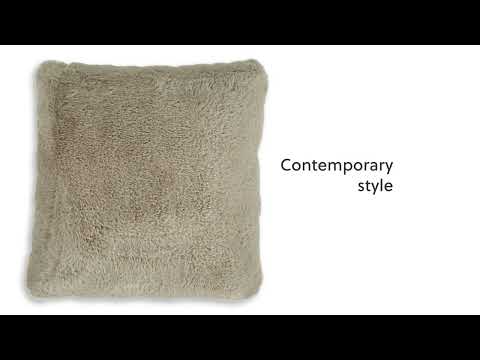 Gariland - Faux Fur Pillow